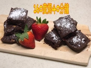 step4: 焗完切開小方塊灑上糖霜