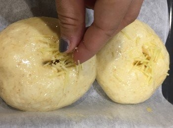 step11: 再在上面灑上碎芝士