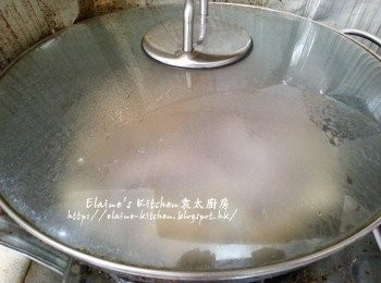 step4: 將<span class="group_2">調味料</span>放入碗內拌勻後加入煮滾 , 再轉慢火炆1小時