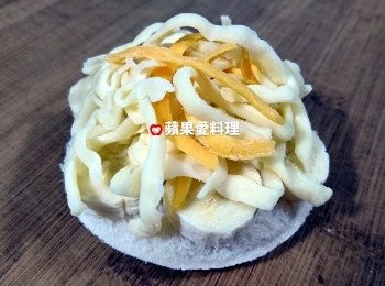 step3: 舖上乳酪絲。