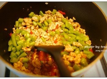 step6: 最後再加入豆角,稍微拌炒就完成囉^^  
妳說是不是簡單又快速