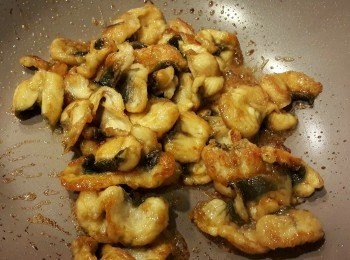 step4: 熄火，快速加入醬汁，攪匀