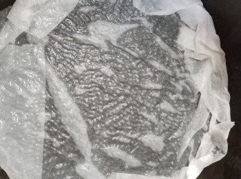 step2: 加入少許水分沾濕紙巾。