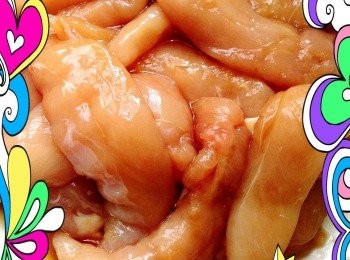 step1: 1. 雞柳條洗淨後放入醬油,砂糖,香油然後醃製1-2個小時.