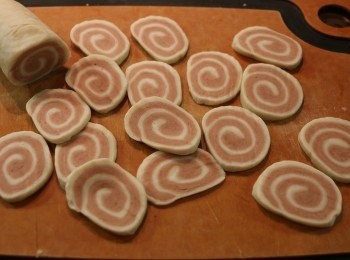 step7: 取出切成薄片，切得越薄會越脆。