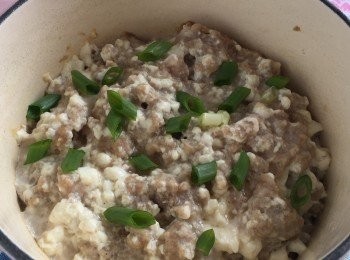 step4: 之後灑上蔥花及滾油，喜歡可再加生抽，即成.