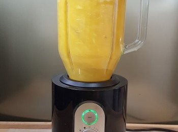 step7: 以預設的拌湯功能，將所有食材攪拌至濃稠。