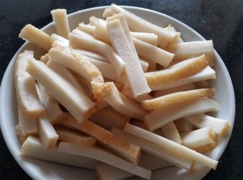 step2: 炸魚片，切條備用