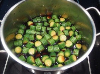 step6: 再次將醬汁煮滾,再倒入剛才起鍋放涼的黃瓜片下鍋煮約2-3分鐘。