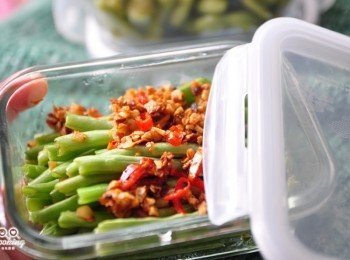 step5: 將做好的飯菜蓋上鍋保留新鮮與溫熱