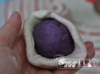step7: 包入紫薯及咸蛋
