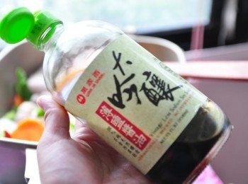 step7: 再放入【大吟釀薄鹽醬油】及素蠔油、砂糖等調味