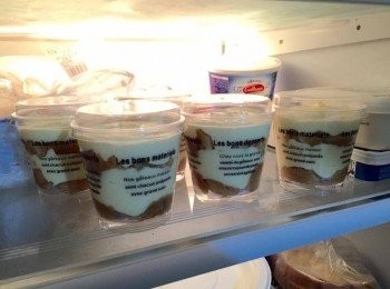 step8: 蓋上蓋子放入冰箱冰至少6小時，隔天吃更好吃喔！要吃之前再撒上無糖可可粉即可享用