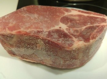 step1: 解凍後將扒中間切一刀但不用切斷。