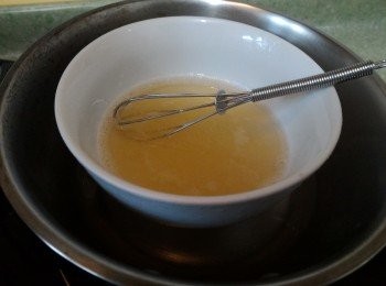 step7: 魚膠粉加開水隔水加熱煮溶待涼。