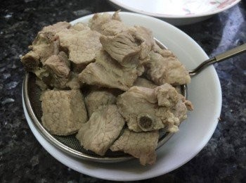 step3: 排骨用篩隔去水份備用