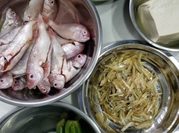 step1: 先洗淨紅衫仔，去內臟，抹乾
