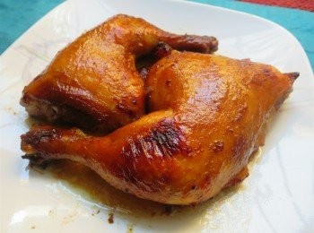 step2: 烤盘上铺锡纸，放入鸡块以180 c上下火风扇烤45 分钟和200 c 5-10分钟至金黄色或至熟即可(根据自家烤箱温度作调整),待涼砍件。