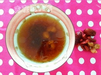 step5: 夾起瘦肉，將肉汁倒出便可享用。稱得上自私，是因為燉出來大概只有半碗自私地享用哦