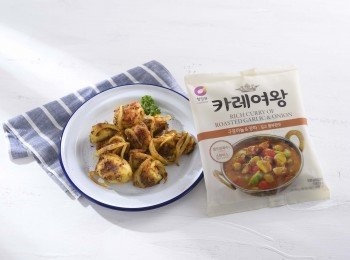 step6: 不需過多調味料，咖哩女王內附高湯醬提供基本調味，再加上咖哩粉及法式芥末籽醬，味道相當有層次！