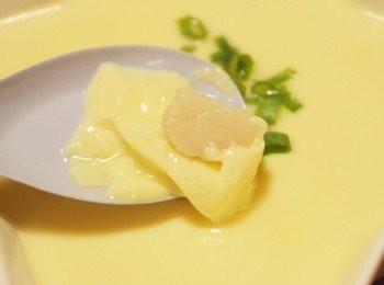 step7: 每一口都能吃到干貝的鮮味，最愛跟白飯或著一起吃了 ❤ 蒸蛋口感好柔嫩，覺得比外面日式料理蒸蛋更美味。