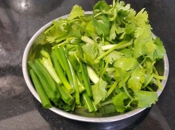 step8: 蔥段，芫茜