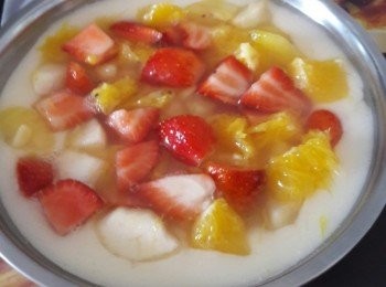 step3: 放涼一陣，就可放雪櫃，一小時後就食得，也可脫模響用。