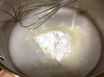 step1: 先將粘米粉隔篩一下, 然後加入砂糖、水攪勻至無粉粒