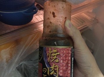 step4: 另起鑊子，加入<span class="group_3">烤肉汁</span>煮熱，加入1匙水將味道沖淡少許，再加糖(可試味至自己喜歡的咸甜味道)，最後加生粉水至杰身，掃上<a href="https://bit.ly/2ZxapeY" target="_blank" data-keyword="雞扒" class="guide-link"><strong>雞扒</strong></a> <span style="display:inline-block;vertical-align:middle;margin-top:-3px;color:initial;border-radius:3px;padding:2px 3px;font-size:12px;line-height:14px;background:#87d300;color:#fff;">即買</span> 皮面即成