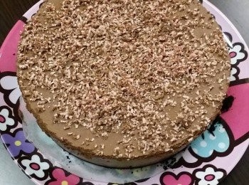 step7: 放入雪櫃，雪4-5小時即可食用
** 我用咗士多啤梨味既chocolate碎做裝飾 **