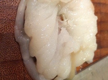 step3: 蝦身用刀背琢十下左右。