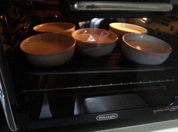 step8: 預熱焗爐250度10分鐘,焗5-7分鐘,待面上有少少金黃,熄了面火用底火焗約20-30分鐘分鐘至熟透即成