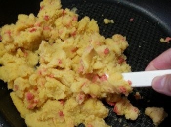step10: 磅出30g綠豆蓉用手搓滑