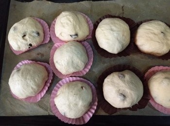 step2: 2)麵粉, 鹽, 材料1加入搓勻最後加入牛油至起薄膜