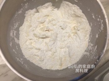 step2: 攪拌盆中放入糯米粉、樹薯粉、泡打粉、鹽、糖、起司絲攪拌均勻