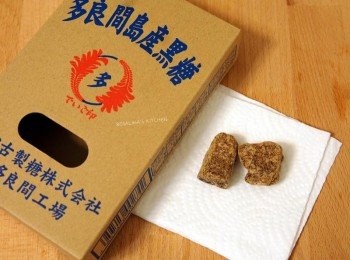 step13: 我都是用這牌子的黑糖， 之前在沖繩買的，覺得很好吃，後來在家附近的有機店發現有賣，價格大約100出頭，跟日本差不多，JASONS超市也有發現在賣，可是價格比較貴。 非常喜歡這沖繩黑糖的味道，大膽拿來料理發現味道很棒。 推薦給各位。