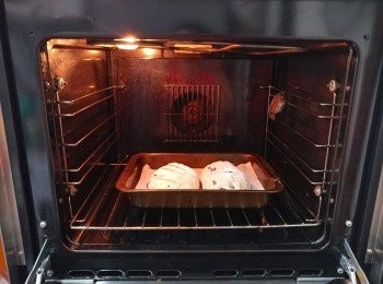 step10: 放入預熱160度。焗爐焗約20鐘便可取出， 立即襯熱食用。