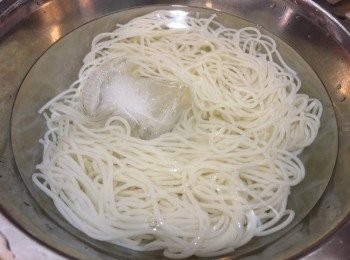 step2: 隨即放入冰水到浸5-10分鐘