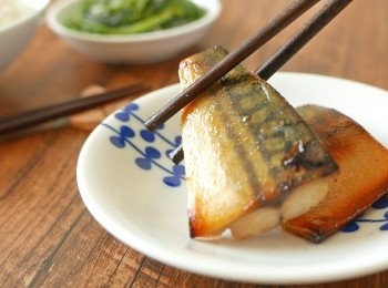 step7: TIPS: 味噌種類繁多，這次用了信州味噌，是一種口味偏鹹的味噌。使用不同種類或品牌的味噌可能需要調整味噌的份量避免成品過鹹，沒有信心的話建議做醬汁時邊試味邊逐少加入味噌來調出自己喜歡的鹹淡度。