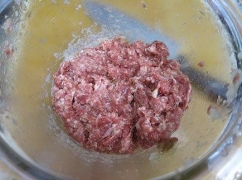 step1: 牛肉先用醃料醃15－20分鐘