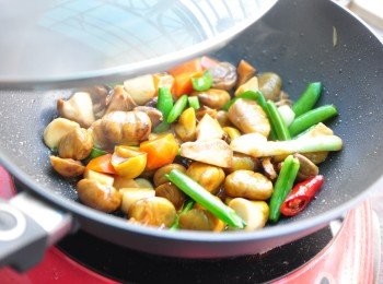 step6: 再放入9層塔蓋上鍋蓋以悶煮方式以利均勻吸收醬汁