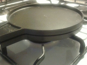 step6: 蓋上蓋，用小火煎20秒，然後反向另一邊煎20秒，重覆此步驟一次