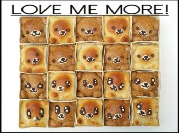 step8: 美味又可口嘅紅豆包完成啦，慢慢享用喔。