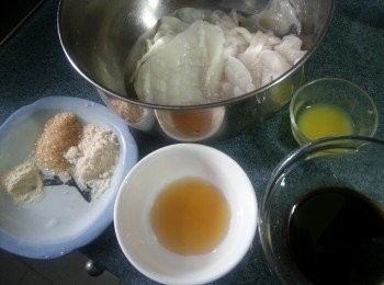 step2: 用醃料將鮮魷醃30分鐘以上