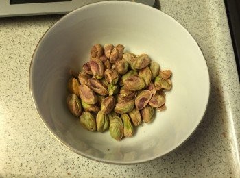 step1: 開心果去殼