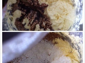 step2: 然後加入融化的巧克力牛奶，和篩入自發粉，一起用橡皮刮刀攪拌均勻。在加入烘培巧克力粒拌均勻。【要留下一些巧克力粒表面裝飾】