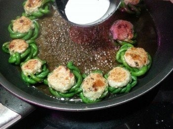 step7: 用1茶匙生粉加少許水埋個芡