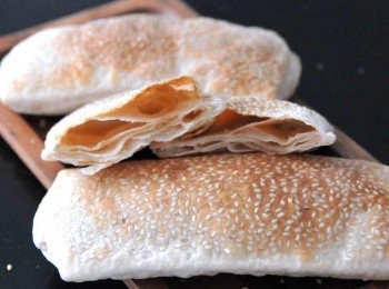 step5: 烤約15分鐘 表面呈金黃色澤 即可享用多層次酥脆的芝蔴燒餅囉