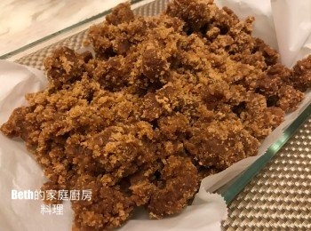 step8: 盛入舖好烘培紙的盤子裡，放涼