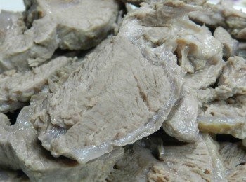 step4: 要吃時取出切片~加一點薑絲、醬油膏，簡單上菜